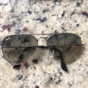 Ray-Ban Large Classic Metal Aviator 3025 Grey